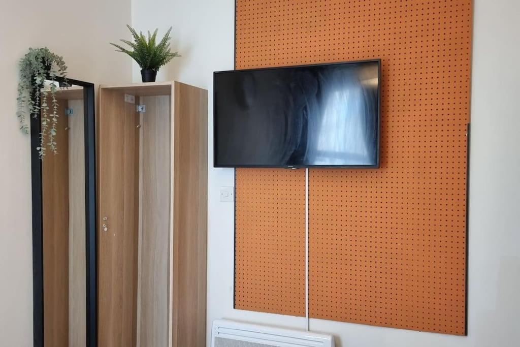Skyline King Suites 202 สวอนซี ภายนอก รูปภาพ